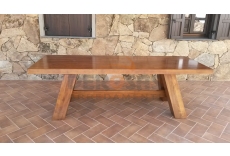 Tavolo in legno massiccio